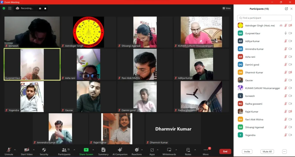 ऑनलाइन ज्योतिष क्लास का स्क्रीनशॉट जिसमें शिक्षक और विद्यार्थी लाइव सेशन में दिखाई दे रहे हैं।